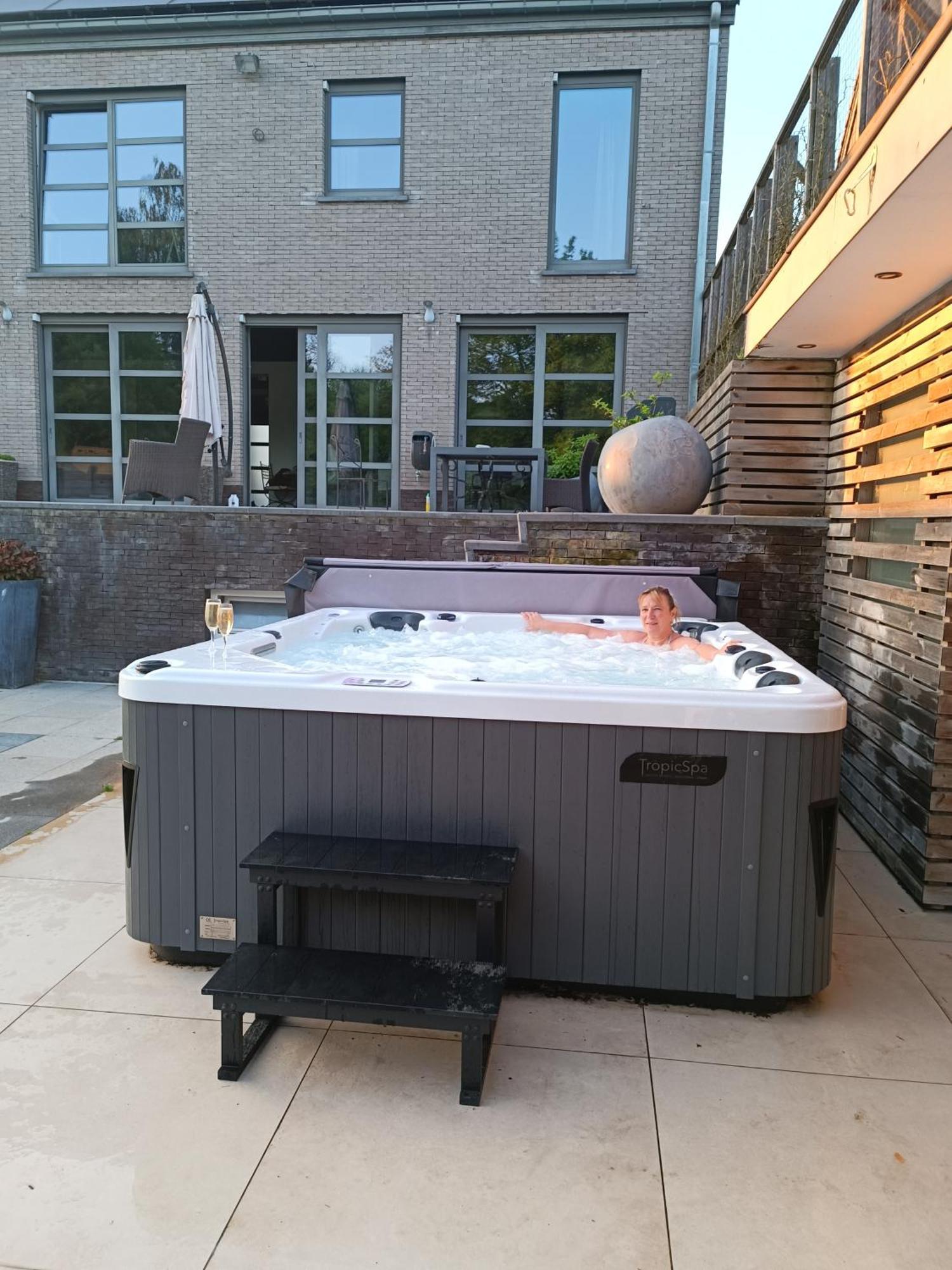 Appartement 5 Personnes Avec Acces Piscine Et Jacuzzi Villers-la-Ville Dış mekan fotoğraf